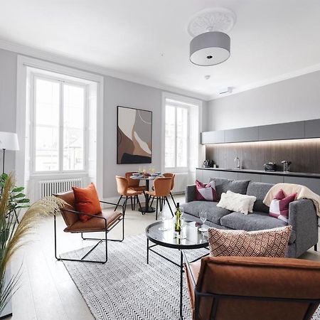 אדינבורו Joivy Luxurious Apt On Notable George Street מראה חיצוני תמונה