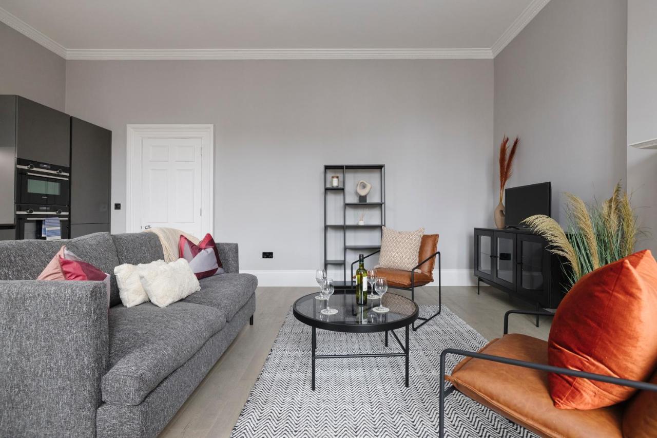 אדינבורו Joivy Luxurious Apt On Notable George Street מראה חיצוני תמונה