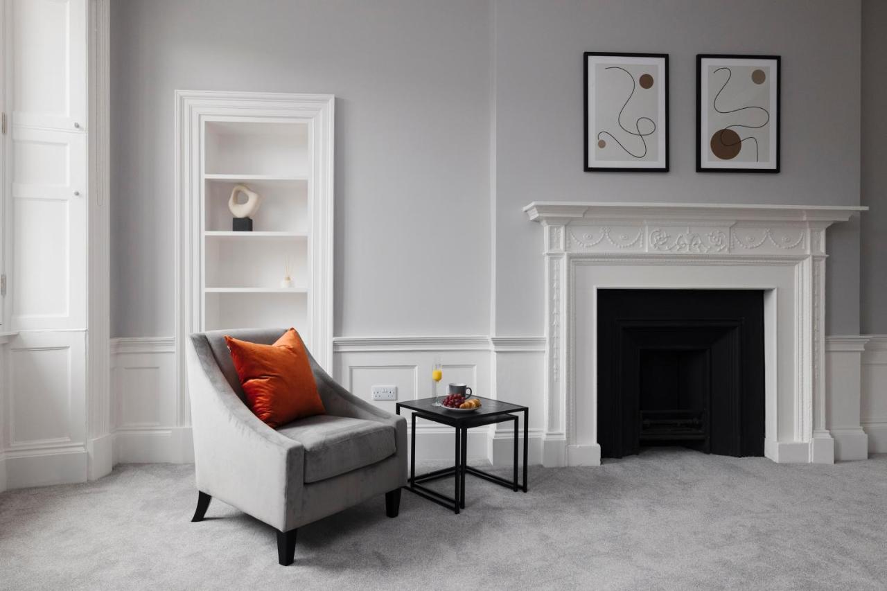 אדינבורו Joivy Luxurious Apt On Notable George Street מראה חיצוני תמונה