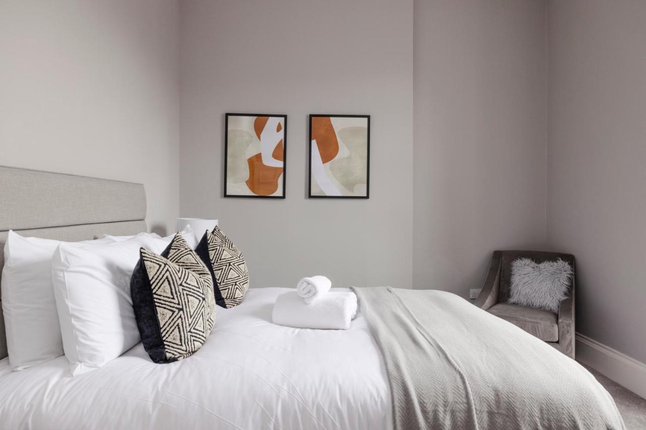 אדינבורו Joivy Luxurious Apt On Notable George Street מראה חיצוני תמונה