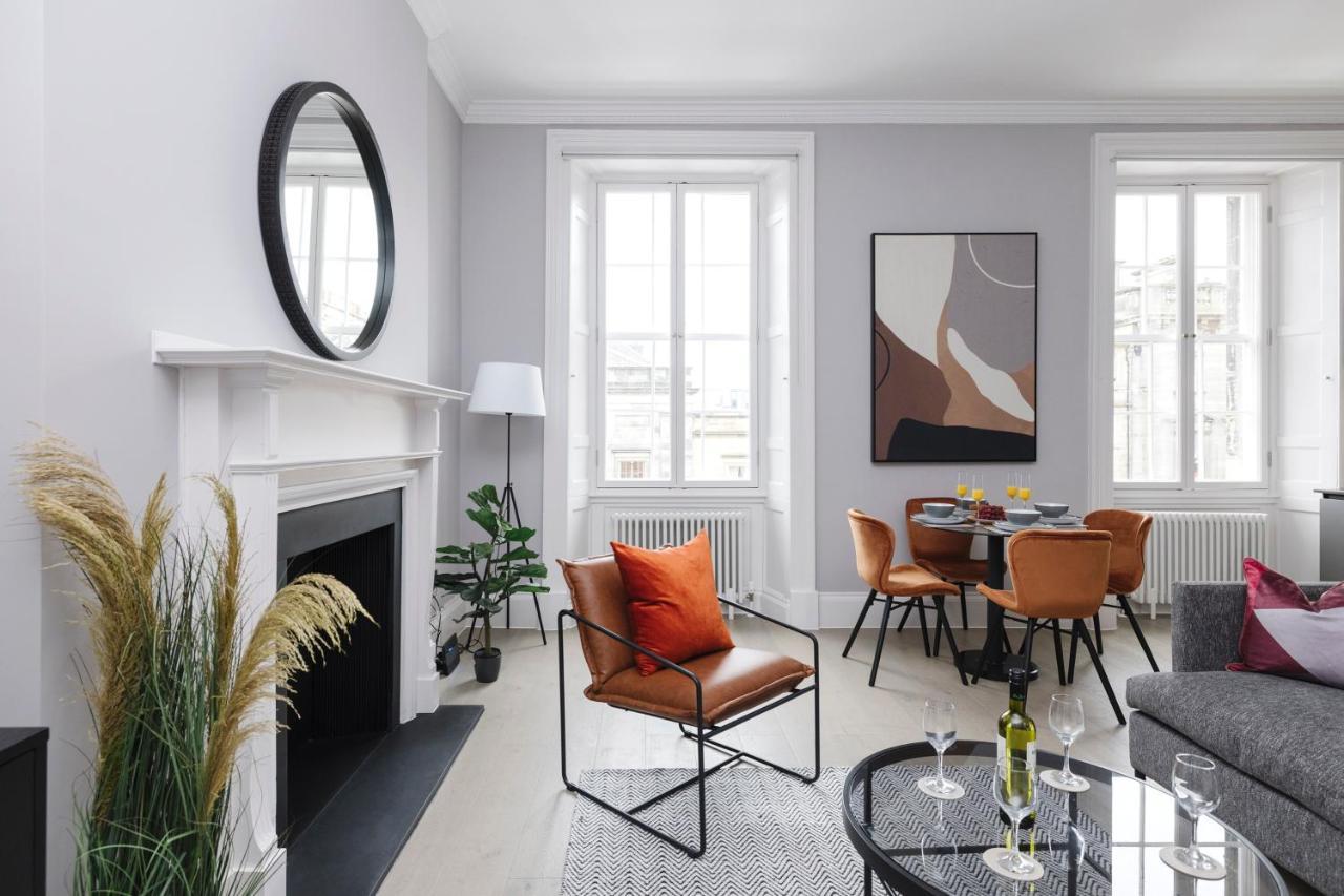 אדינבורו Joivy Luxurious Apt On Notable George Street מראה חיצוני תמונה