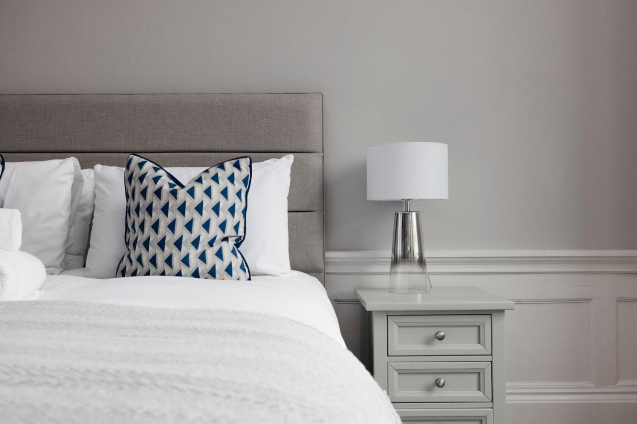 אדינבורו Joivy Luxurious Apt On Notable George Street מראה חיצוני תמונה